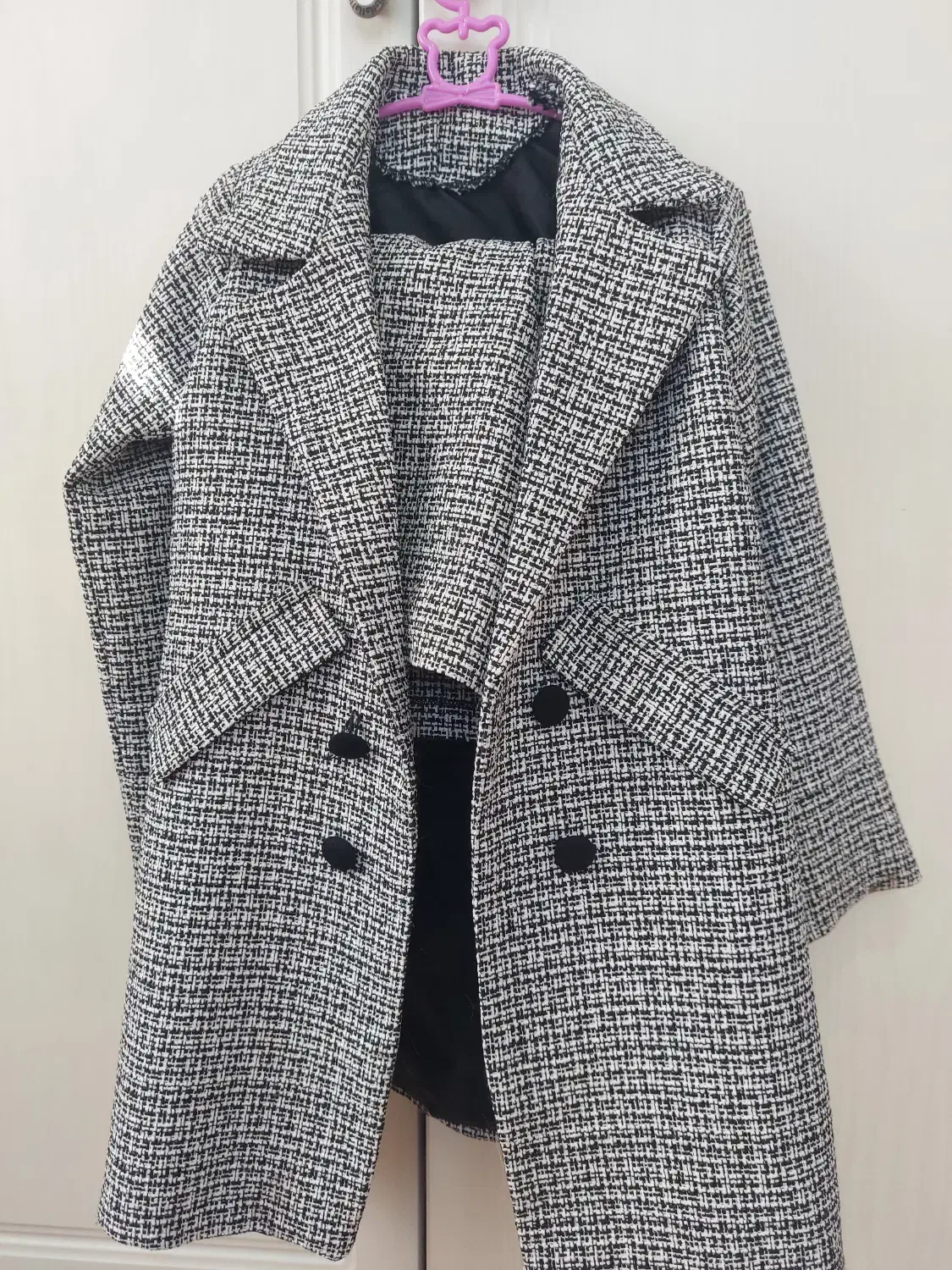 کت دامن|لباس|بیجار, |دیوار