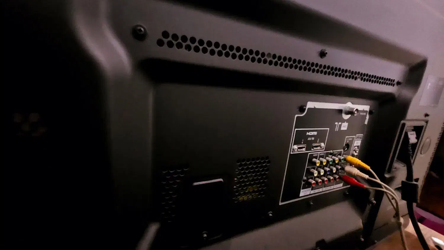 تلوزیون ۴۲ اینچ مارک پاناسونیک با زیر تلوزیونی|تلویزیون و پروژکتور|کازرون, |دیوار