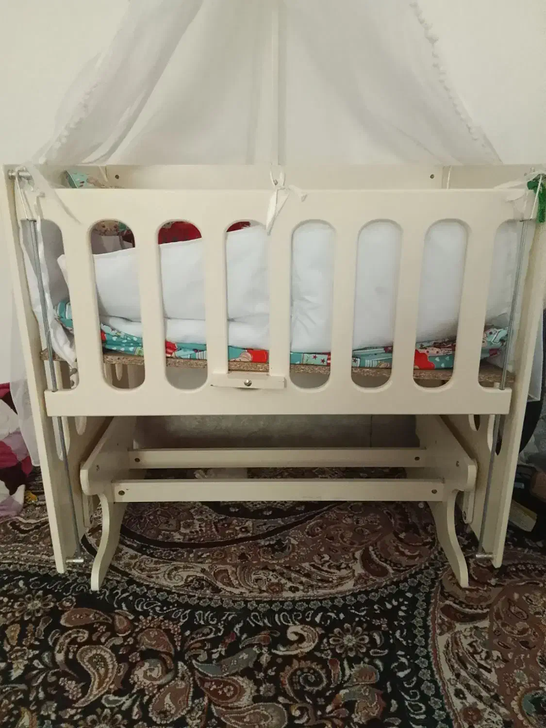 گهواره بجه|تخت و صندلی بچه|بروجن, |دیوار