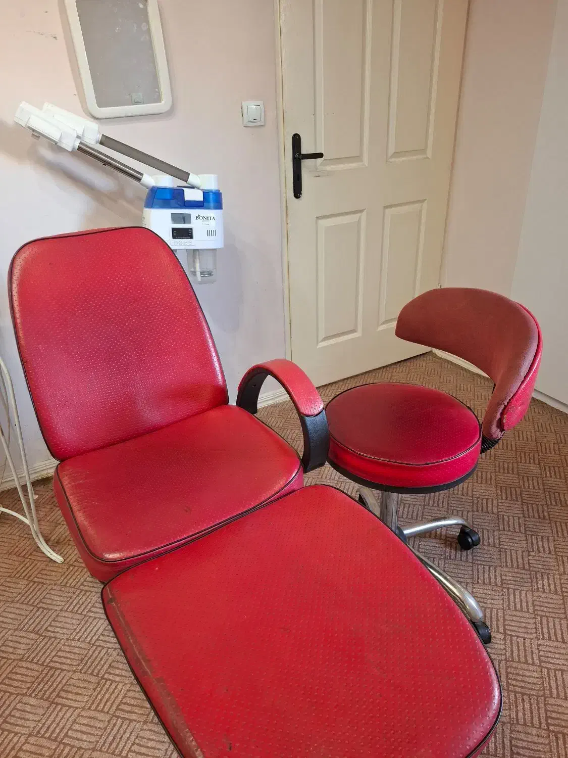 دوتا صندلی و‌میز آرایش|صندلی و نیمکت|زرقان, |دیوار