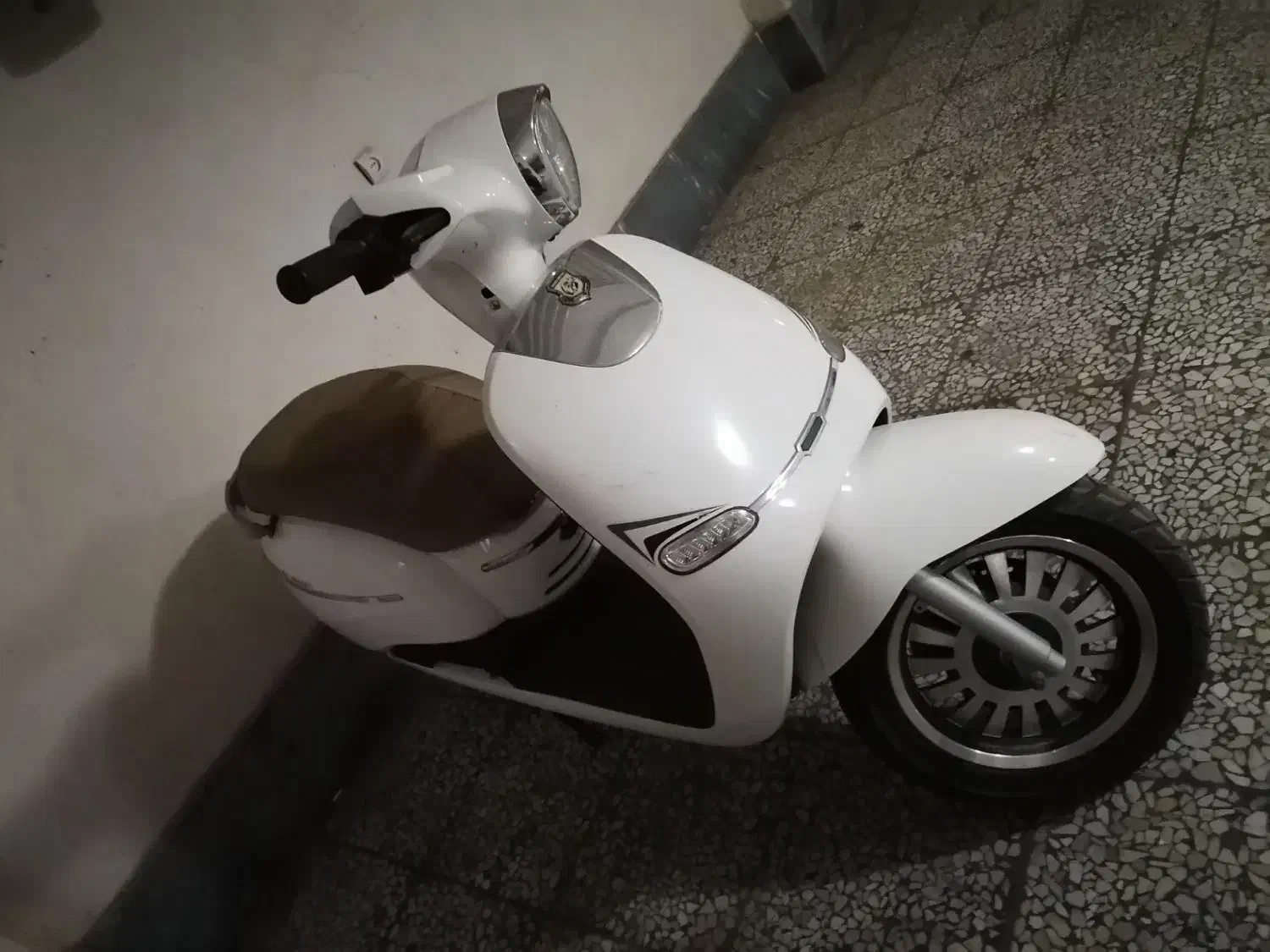 دایچی ۳۰۰۰برقی|موتورسیکلت|گنبد کاووس, |دیوار