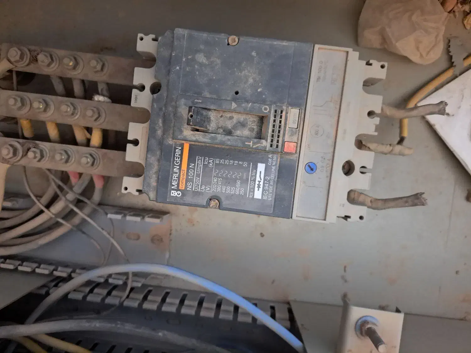 کلید اتوماتیک سه پل مرلن گرین اصلی|مصالح و تجهیزات ساختمان|میبد, |دیوار