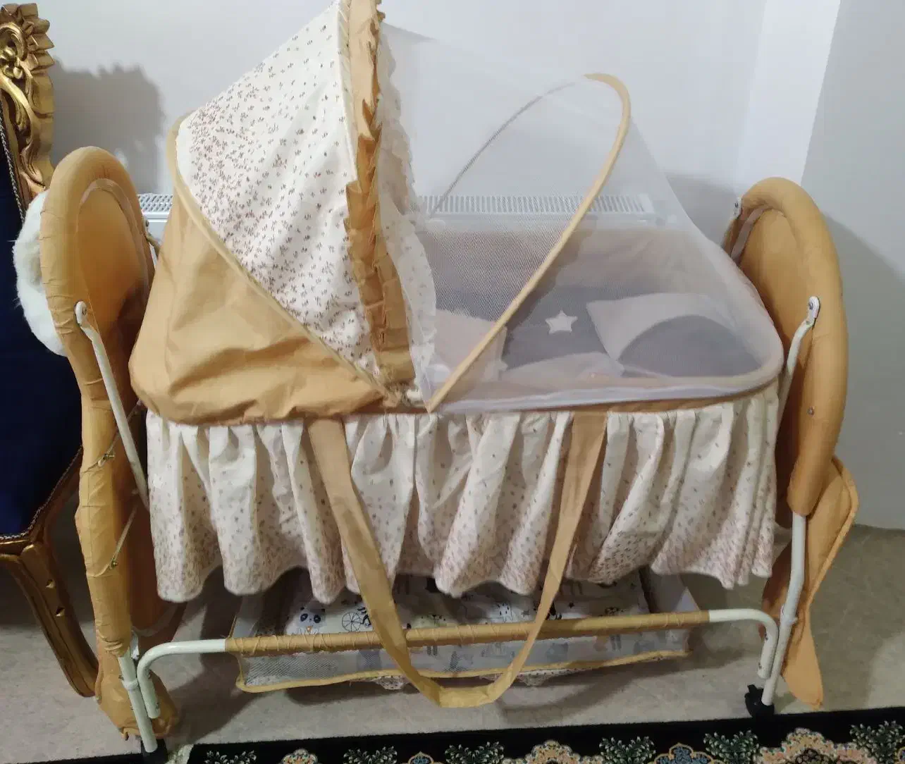 گهواره خوشگل برقی تمیز وباطری خور|اسباب و اثاث بچه|قزوین, |دیوار