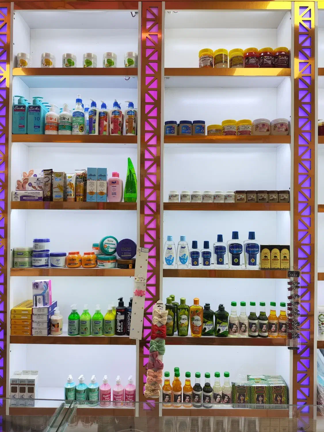 واگذاری لوازم آرایشی و بهداشتی|فروشگاه و مغازه|زاهدان, |دیوار