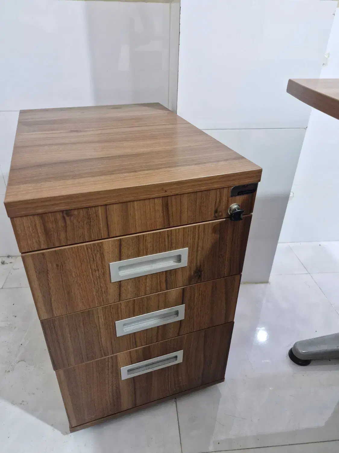 میز مدیریت و کنفرانس|مبلمان اداری|قم, انسجام|دیوار