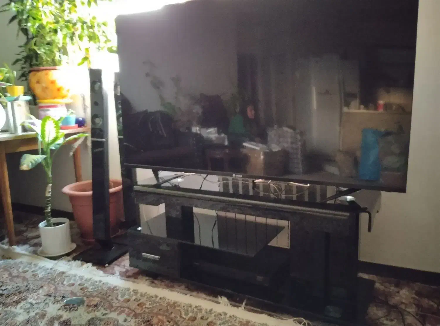 میز تلویزیون مناسب تا tv65 شیشه ای دودی بسیار شیک|میز تلویزیون|شیراز, رکن‌آباد|دیوار