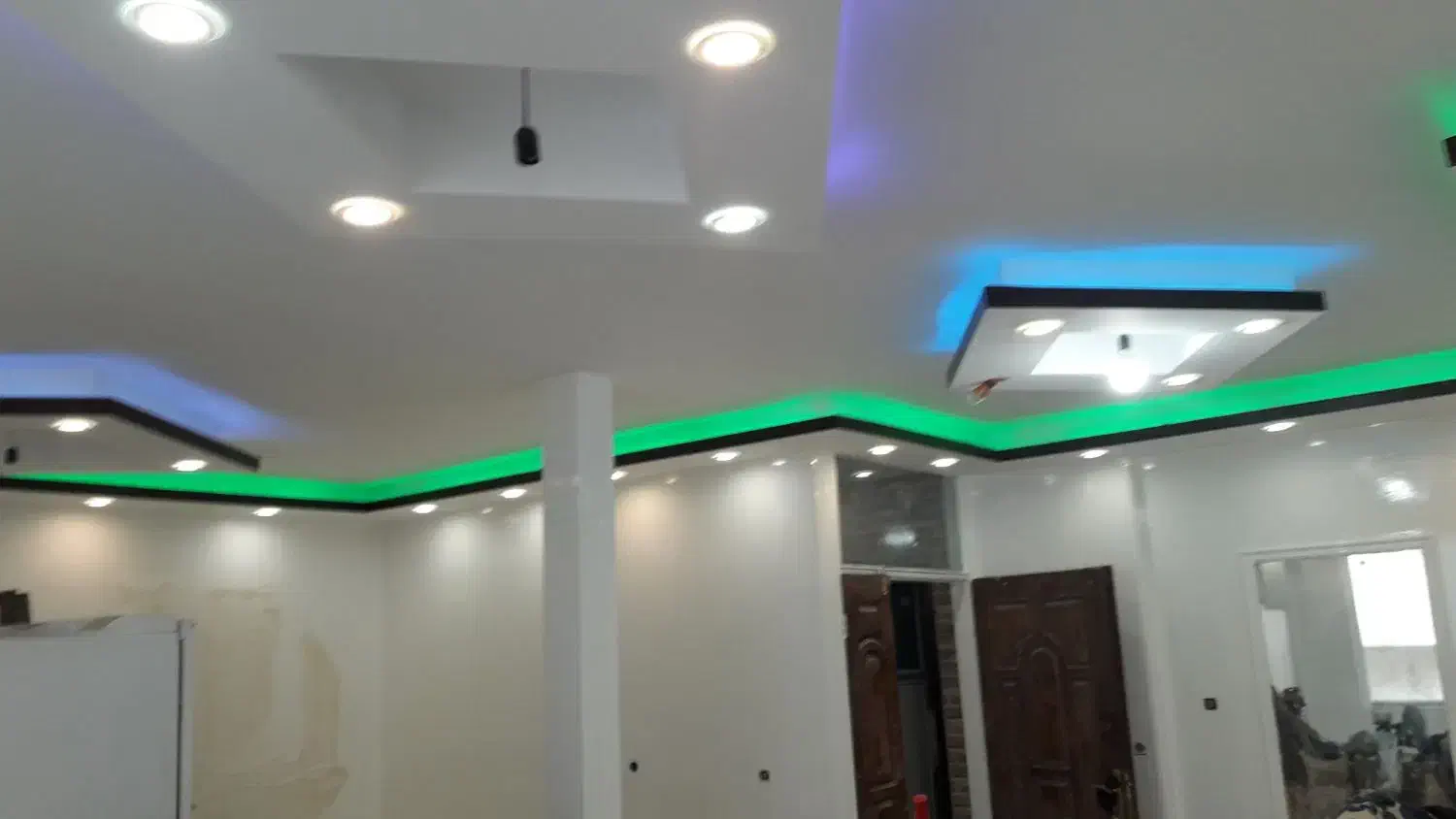 رنگ کاری ونقاشی ساختمان ورنگ کاری شیروانی نما لنبه|خدمات پیشه و مهارت|دماوند, دماوند|دیوار