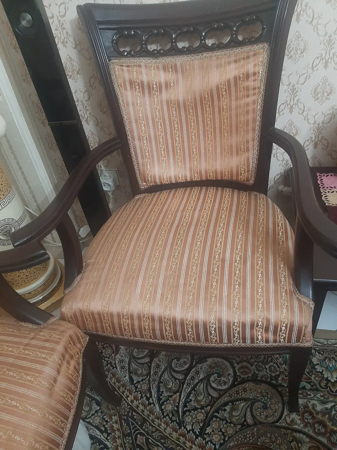 مبل نیم ست مدل رومی   با چوب اصل صنوبر|مبلمان خانگی و میز عسلی|تهران, سلسبیل شمالی|دیوار