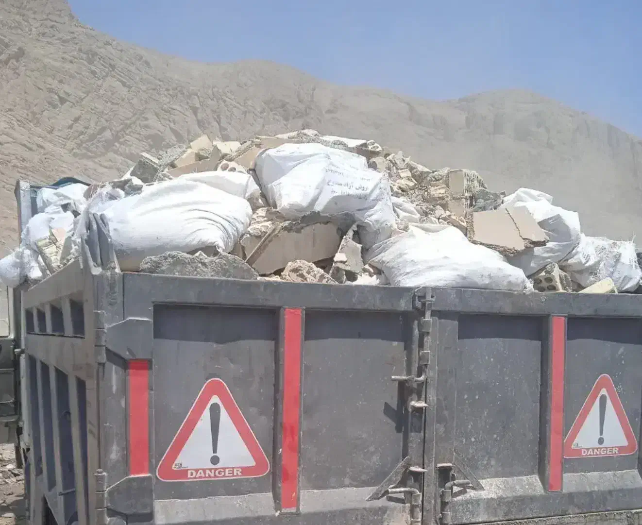 حمل خاک حمل نخاله نیسان کمپرسی اتاق بزرگ|خدمات حمل و نقل|تهران, شهرک چیتگر|دیوار