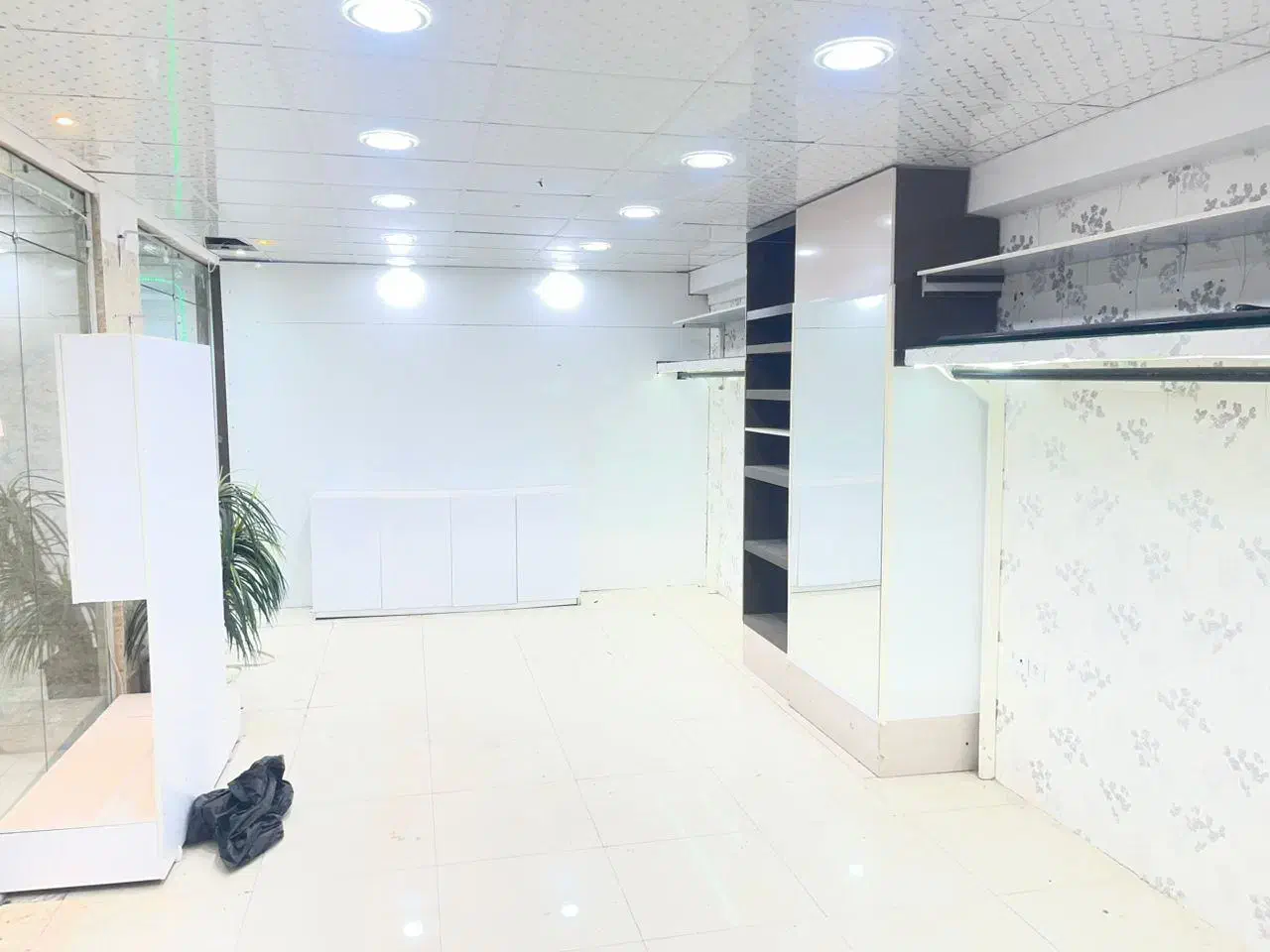 مغازه لوکس و بزرگ کوروش|اجارهٔ مغازه و غرفه|اهواز, کوروش|دیوار