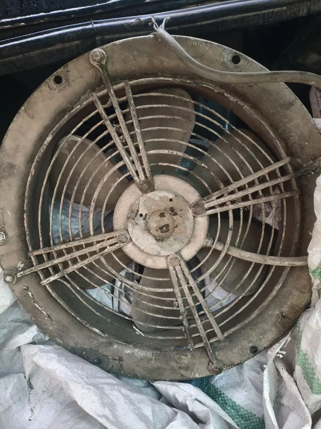 هواکش|پنکه و تصفیهکنندهٔ هوا|اصفهان, امامزاده اسماعیل|دیوار