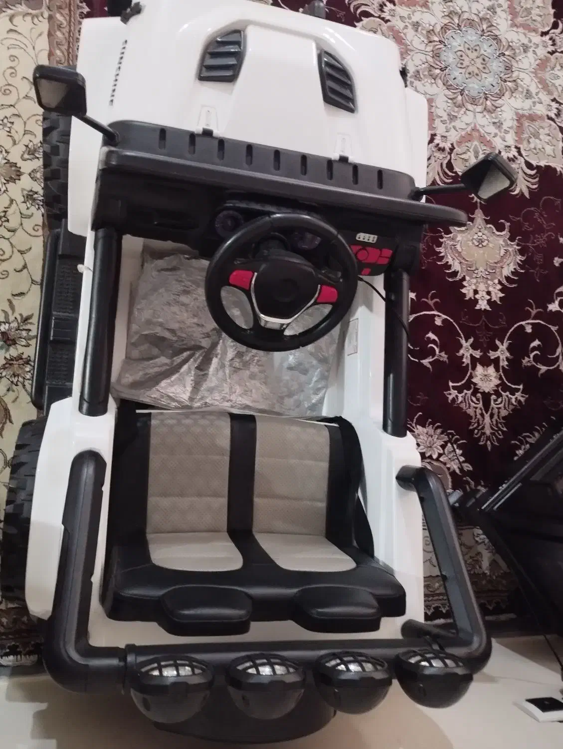 ماشین شارژی جیپ ۴موتوره سالم وتمیز|اسباب و اثاث بچه|اسدآباد, |دیوار