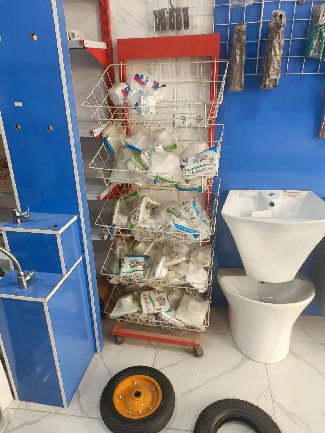 حراج اجناس مغازه بعلت جمع کردن مغازه اخربالیشاه|ابزارآلات|بندر گناوه, |دیوار