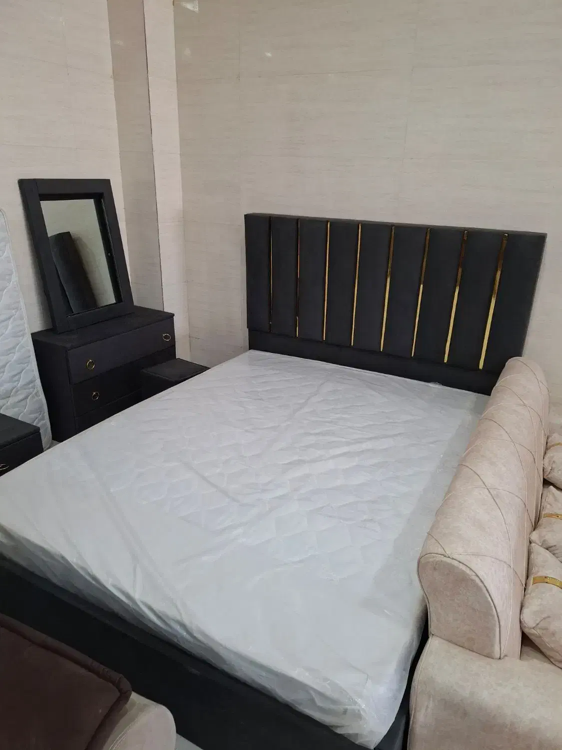 سرویس خواب نو با تشک دست دوم و|تخت و سرویس خواب|جیرفت, |دیوار