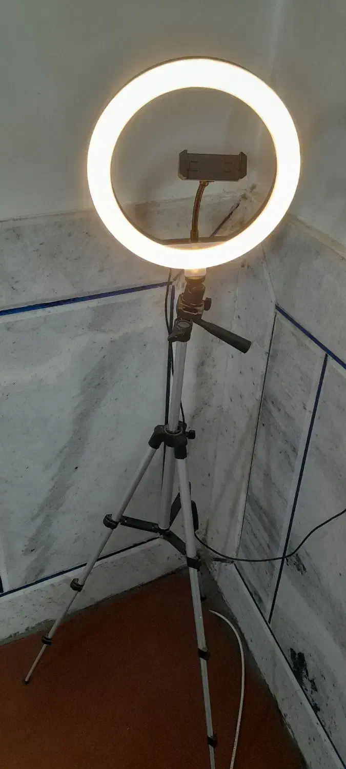 رینگ لایت فروشی کاملا نو و سالم|دوربین عکاسی و فیلم‌برداری|کلاله, |دیوار