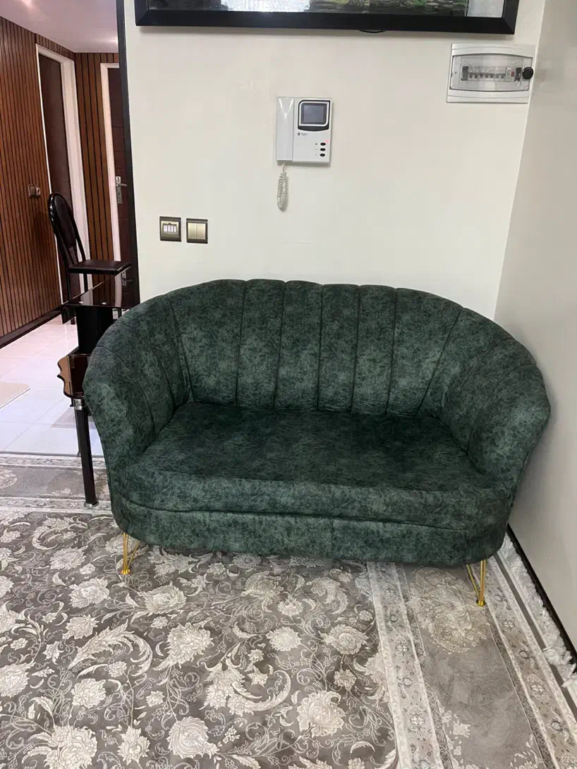 نیم ست صدفی|مبلمان خانگی و میز عسلی|شاهین‌شهر, خانه کارگر|دیوار