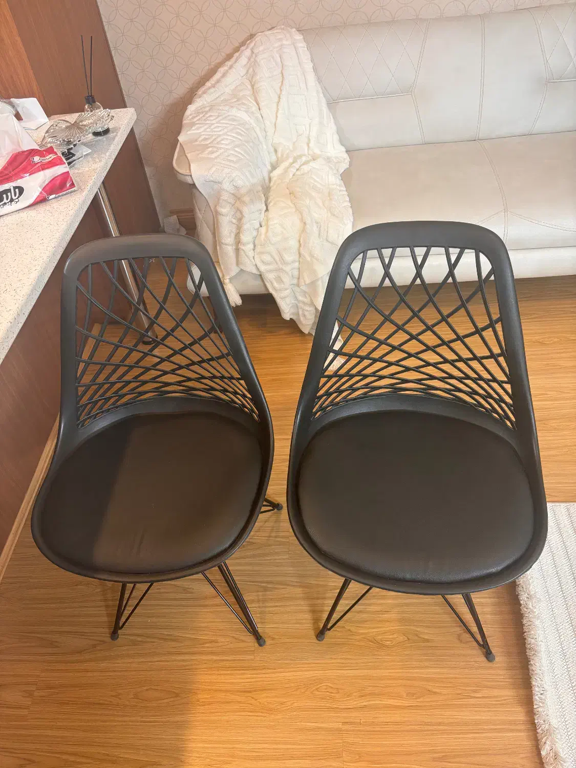 صندلی تک کاملا نو|میز و صندلی غذاخوری|تهران, درختی|دیوار