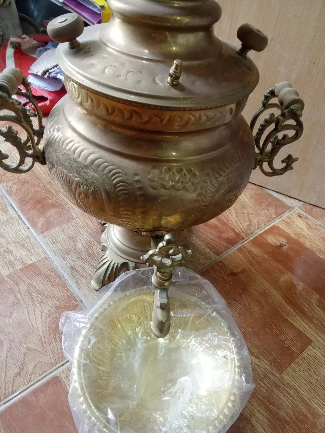 سماور زغالی محکم برنجی سنگین مهردار|کلکسیون اشیاء عتیقه|بجستان, |دیوار