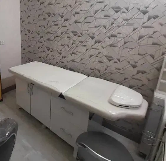 میزناخن، تخت سالنی، میز اصلاح و میکاپ و صندلی|آرایشگاه و سالنهای زیبایی|لاهیجان, طالقانی|دیوار