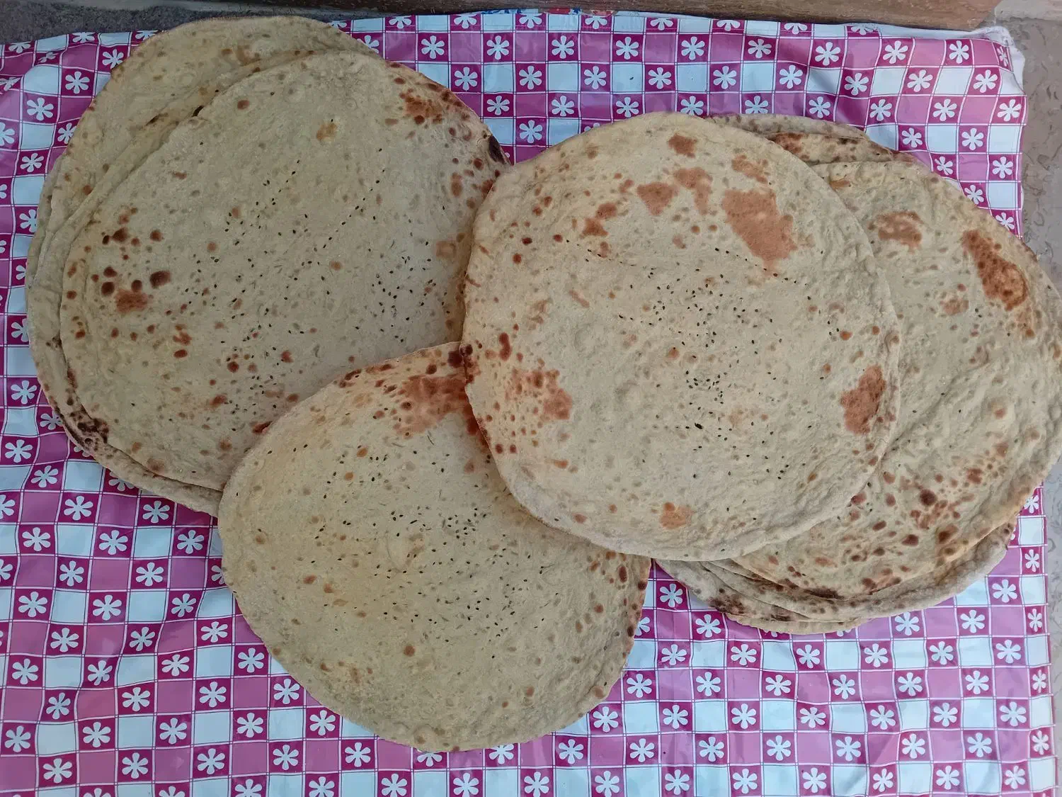 نان خانگی با آرد بومی سبوسدار|خوردنی و آشامیدنی|اصفهان, شاه پسند|دیوار