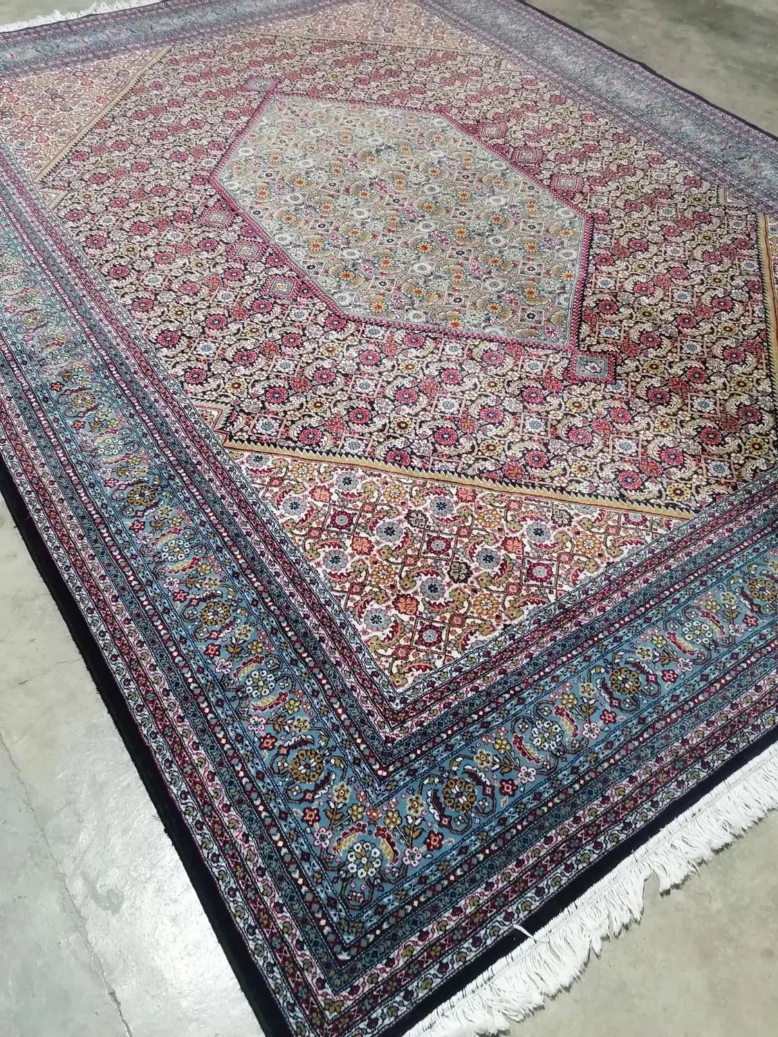 فرش 12 متری ماشینی سالم و تمیز|فرش|تهران, صادقیه|دیوار