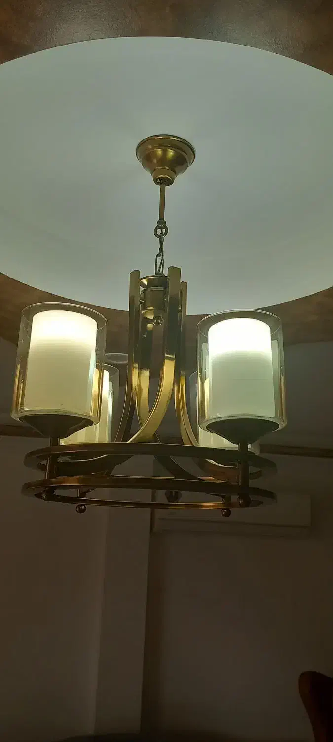 لوستر تازه و تمیز|لوستر و چراغ آویز|تولم شهر, |دیوار