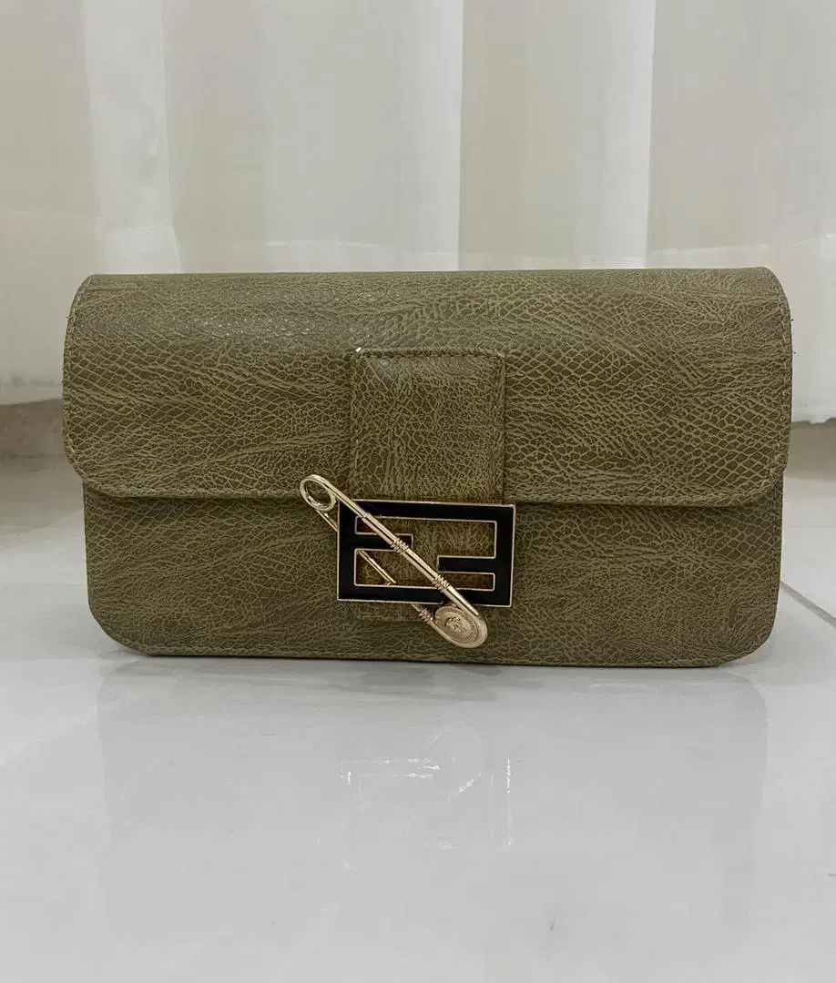 کیف دستی|کیف، کفش، کمربند|رشت, رشتیان|دیوار