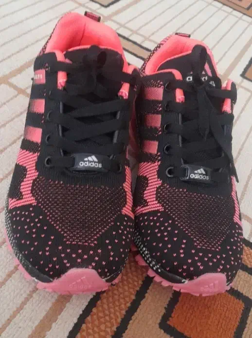 کفش ادیداس|کیف، کفش، کمربند|اشتهارد, |دیوار