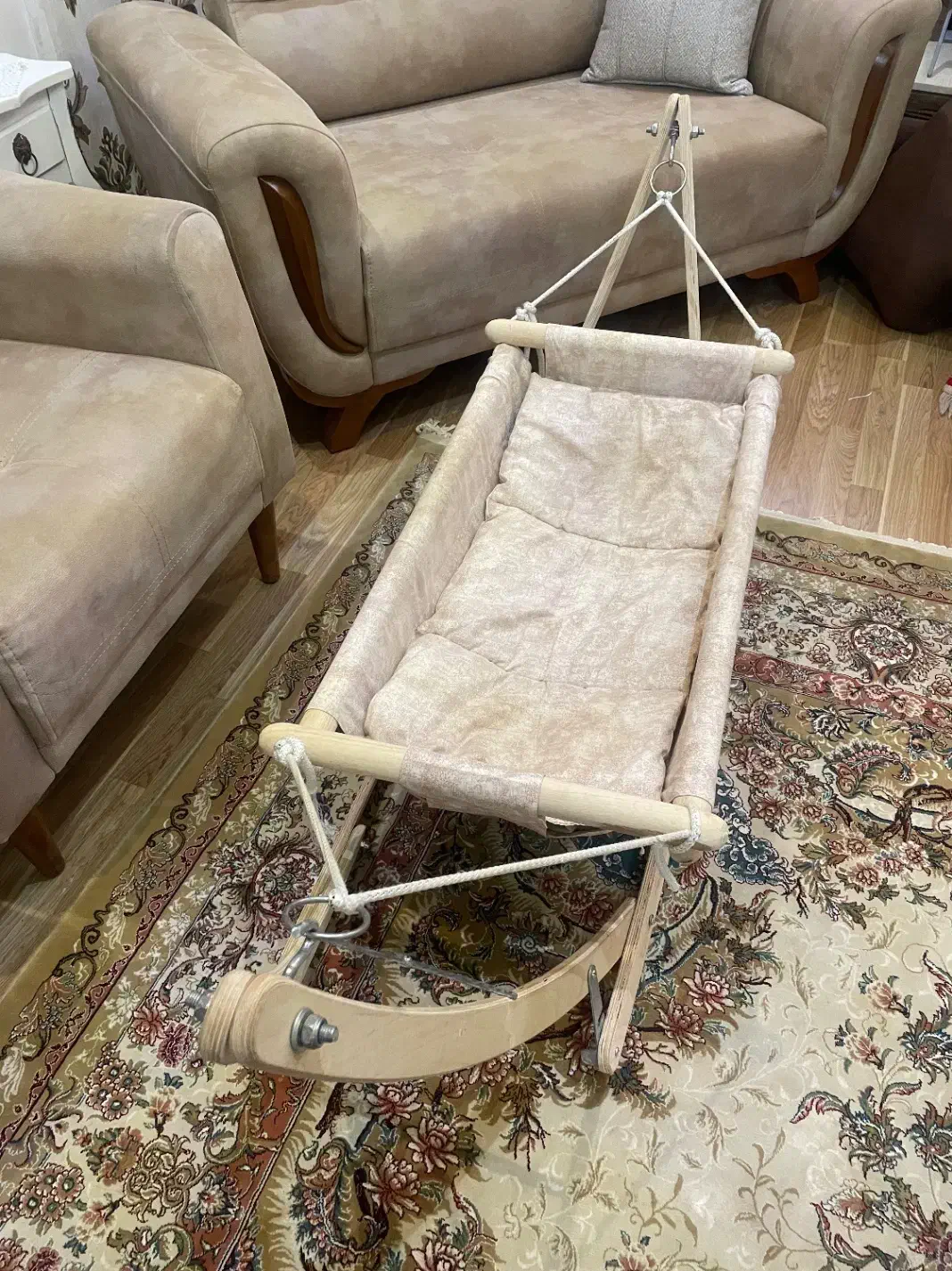 گهواره چوبی نانو|تخت و سرویس خواب|بندر انزلی, ساحل قو|دیوار