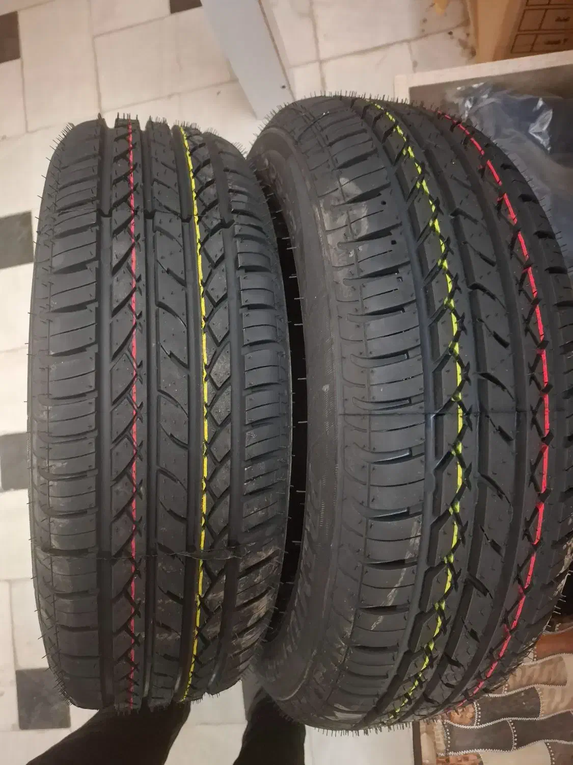 لاستیک بارز|قطعات یدکی و لوازم جانبی|کاشان, شهید زجاجی|دیوار