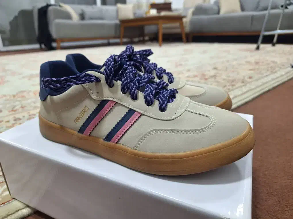 کفش کتونی|کیف، کفش، کمربند|شهرکرد, |دیوار