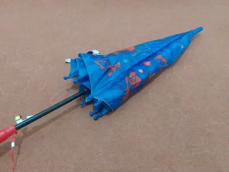 چتر بچه سالم ودرحدنو فقط۱۲۰تومان|اسباب و اثاث بچه|آزادشهر, |دیوار