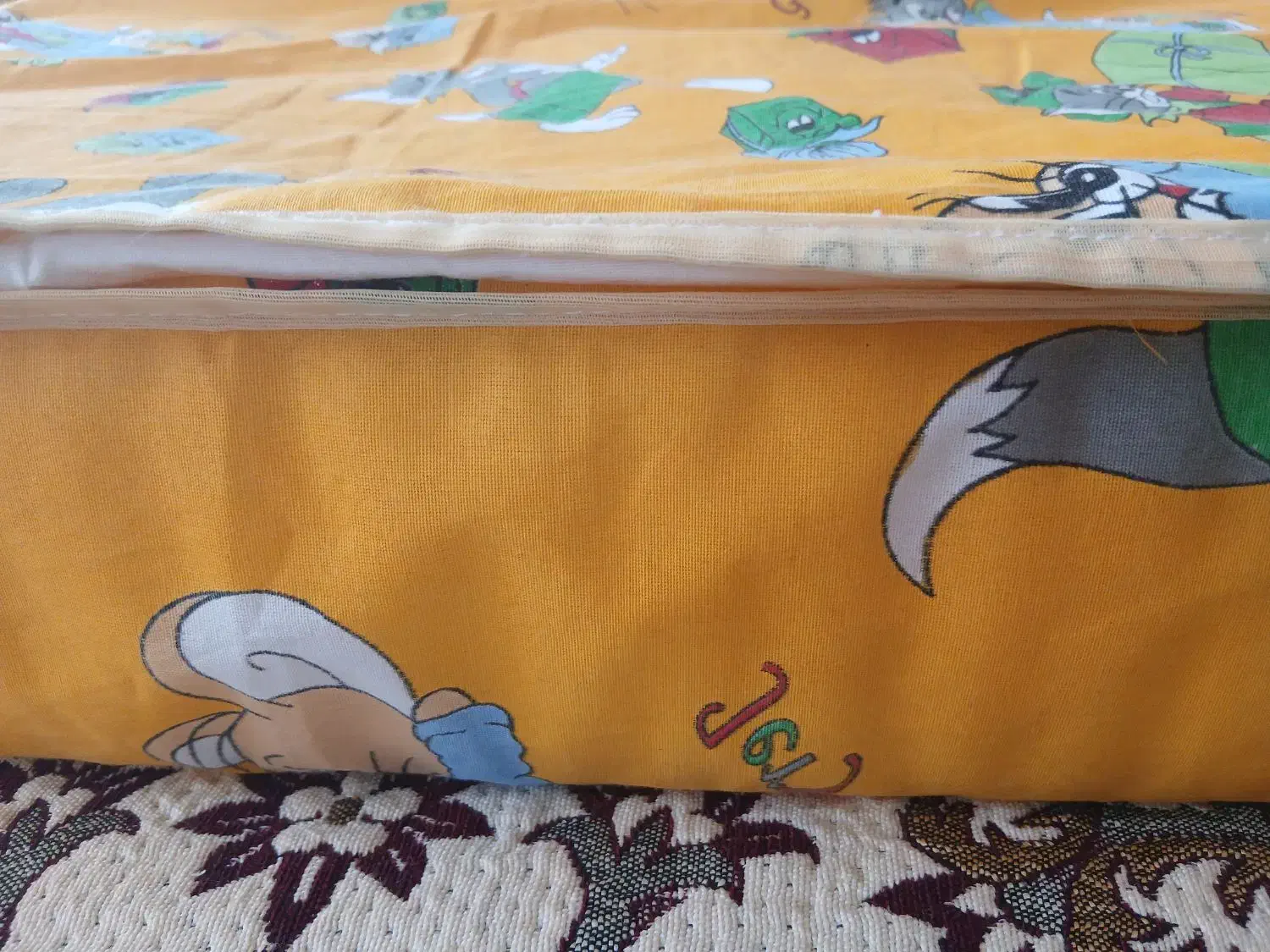 تشک‌تخت‌نوزاد|تشک تختخواب|دماوند, گیلاوند|دیوار