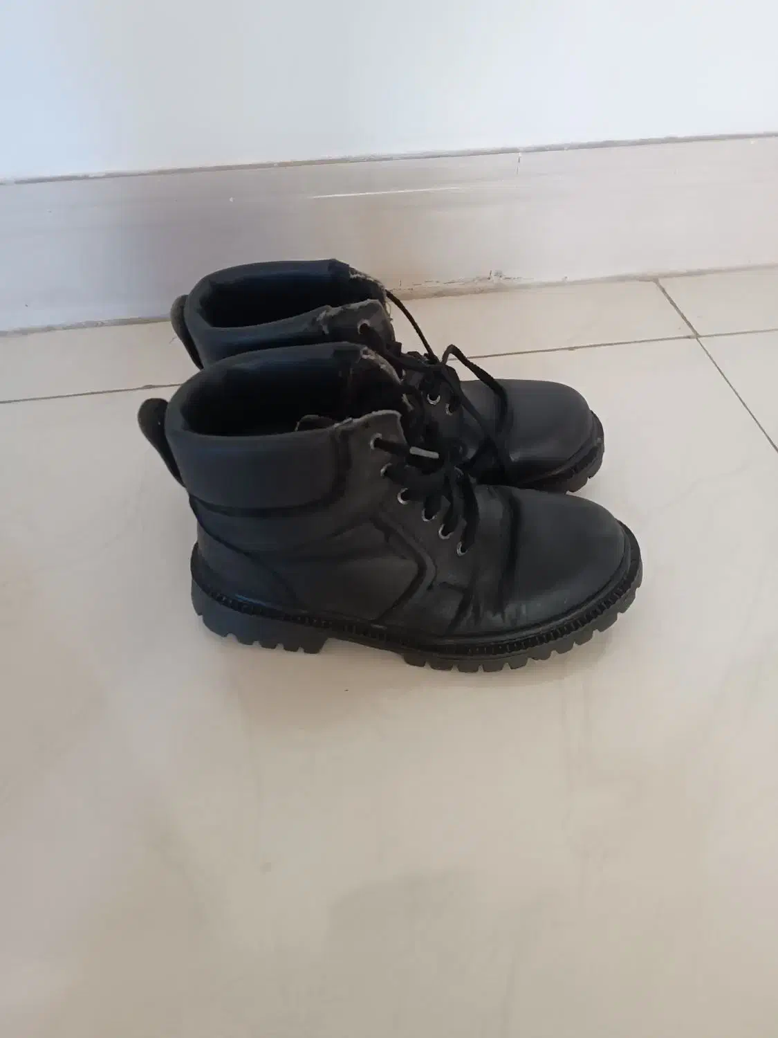 پوتین|کیف، کفش، کمربند|سقز, |دیوار