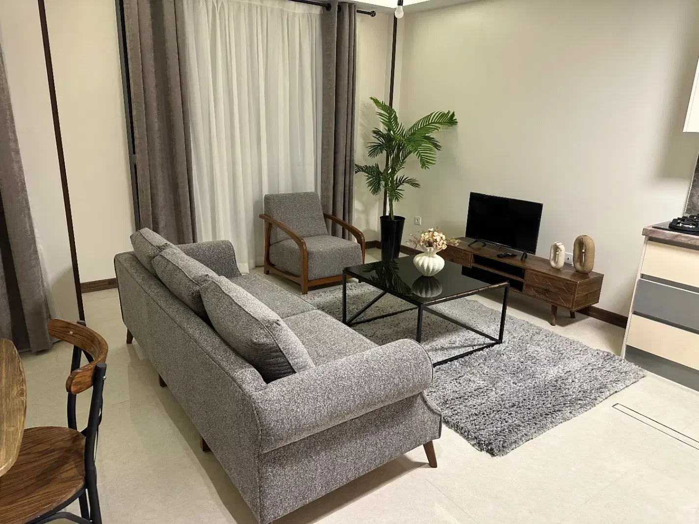 آپارتمان مبله لوکس نوران زرتشت ولیعصر|اجارهٔ کوتاه‌مدت آپارتمان و سوئیت|تهران, بلوار کشاورز|دیوار