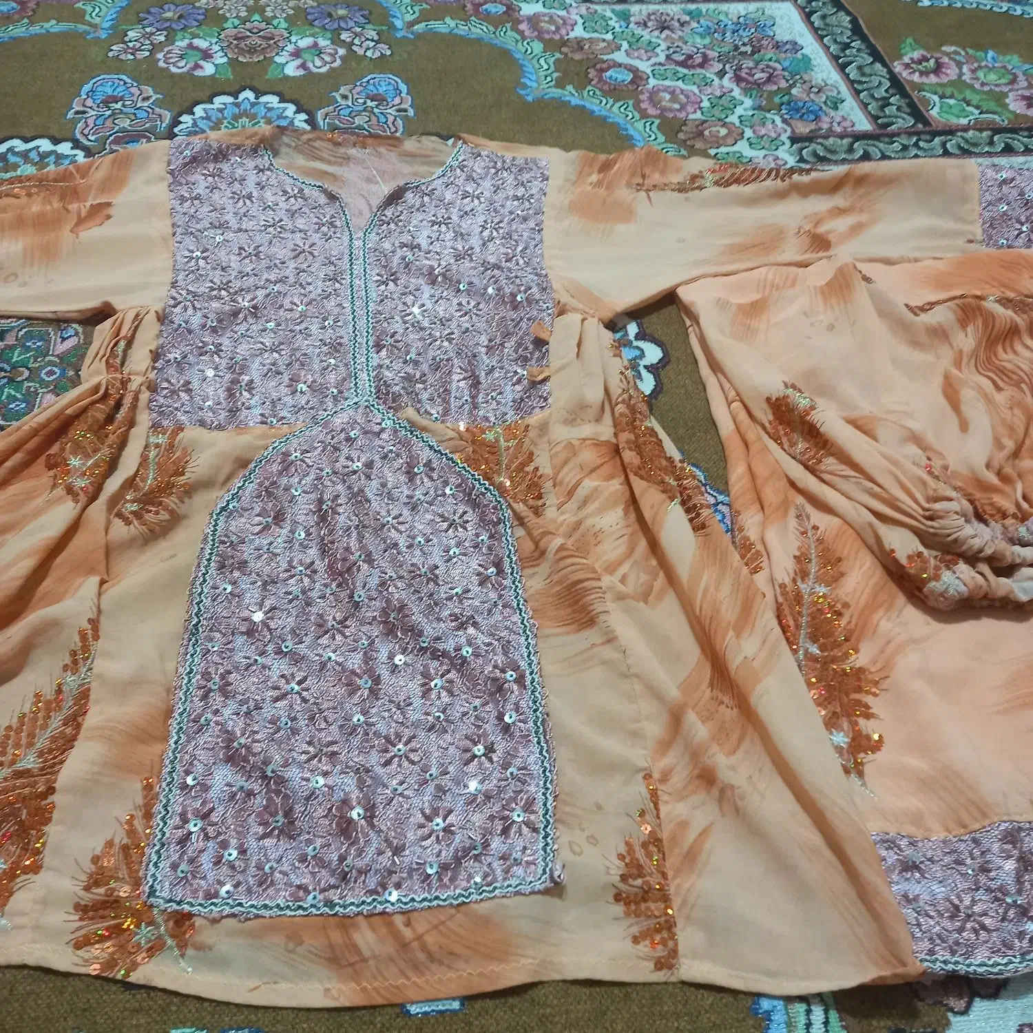 لباس|لباس|بیرجند, |دیوار