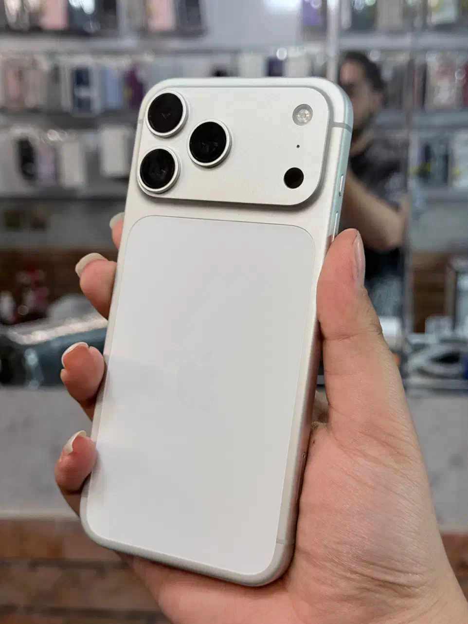 17 pro max|موبایل|رشت, باهنر|دیوار