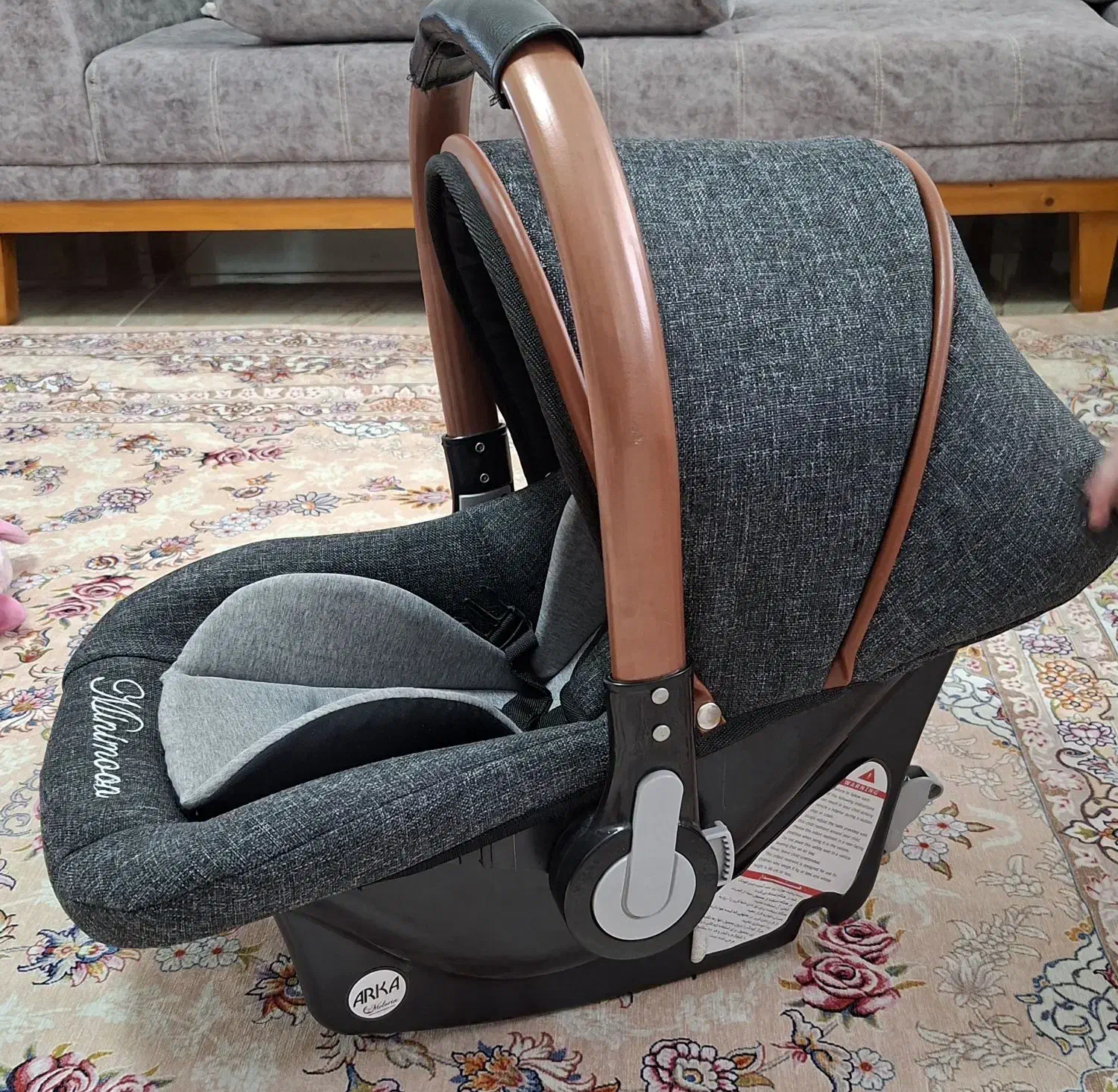 کریر دلیجان|کالسکه و لوازم جانبی|رشت, گلزاران|دیوار