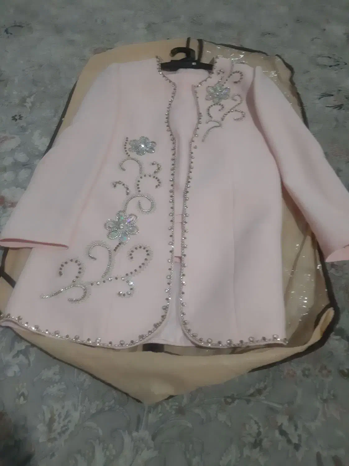 لباس مجلسی|لباس|فردیس, خیام غربی|دیوار