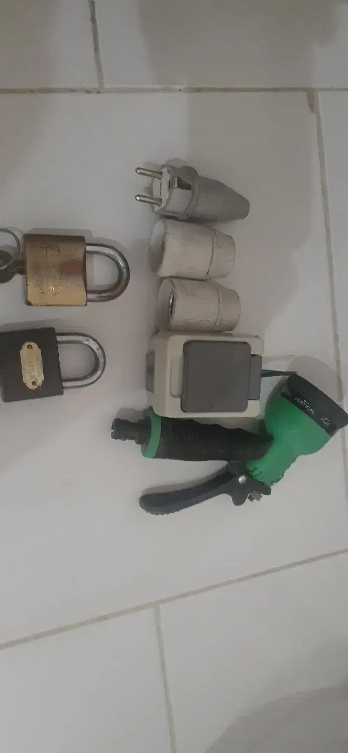 قفل آویز آب پاش سر پیچ ودوشاخه|ابزارآلات|محمدیه-قزوین, |دیوار