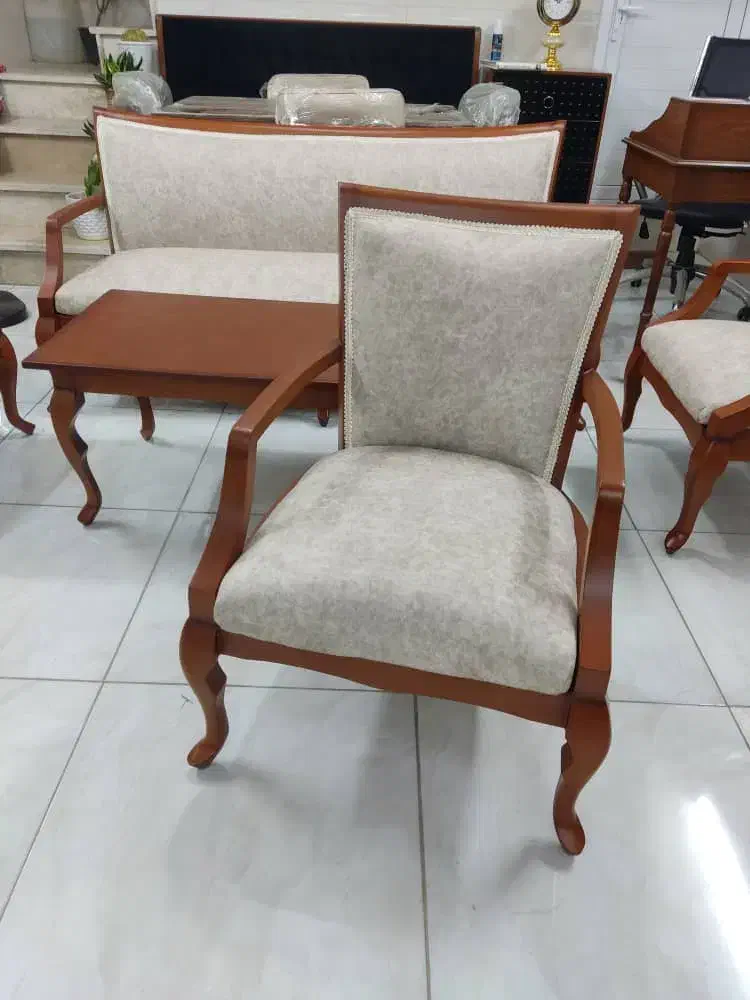 مبل نیو لهستانی به خاطر تغییر شغل نصف قیمت قیمت|مبلمان خانگی و میز عسلی|رشت, پیرسرا|دیوار