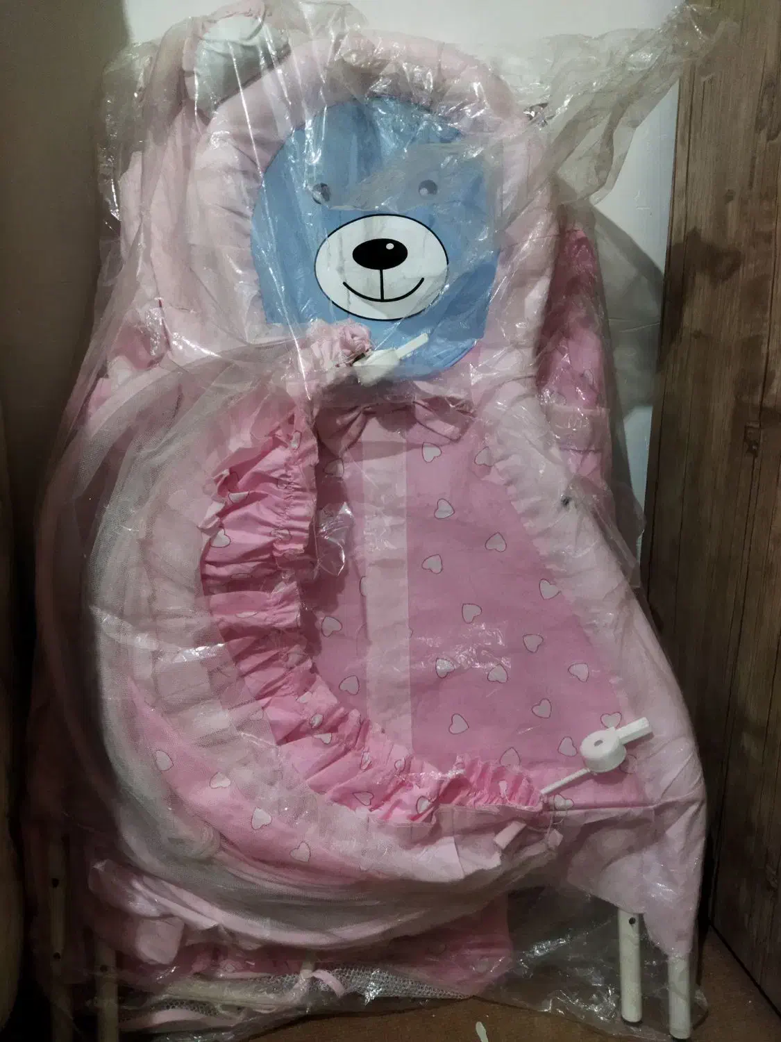 گهواره دخترانه|اسباب و اثاث بچه|شاهینشهر, شهرک گلدیس|دیوار