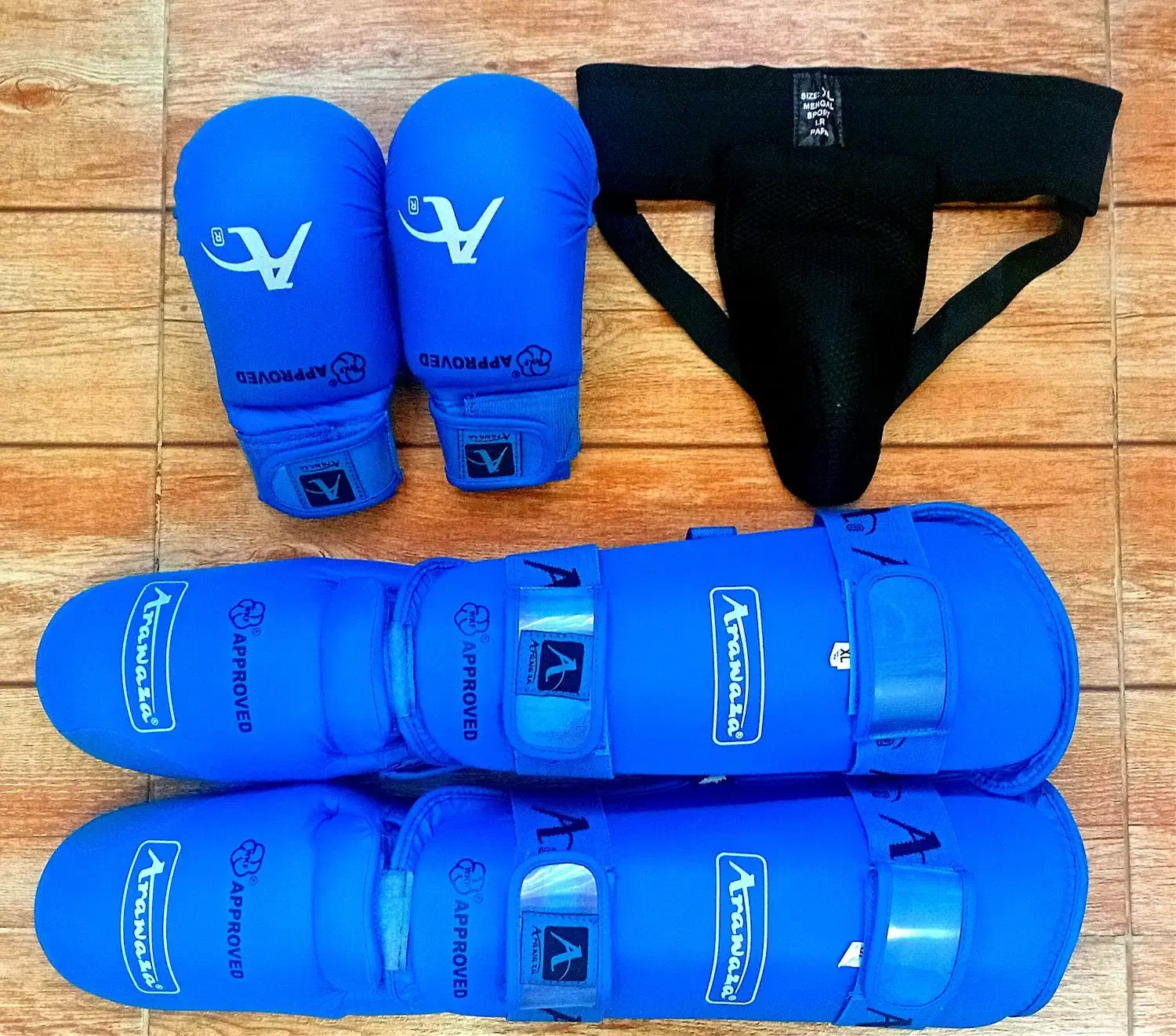 دستکش و پابند-قلم بند کاراته سالم و نو آراوازا اصل|تجهیزات ورزشی|ری, تقی آباد|دیوار