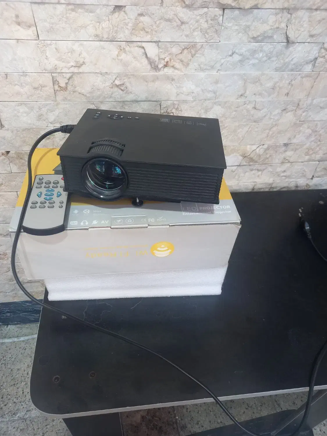 ویدیو پروژکتور یونیک|تلویزیون و پروژکتور|سراب, |دیوار