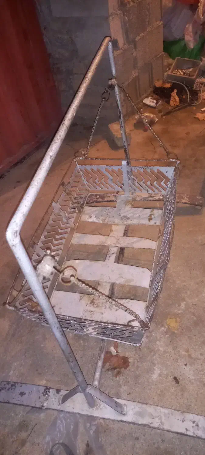 سلام یک عدد گهواره بچه قدیمی بالای ۵۰سال قدمت|کالسکه و لوازم جانبی|کلاله, |دیوار