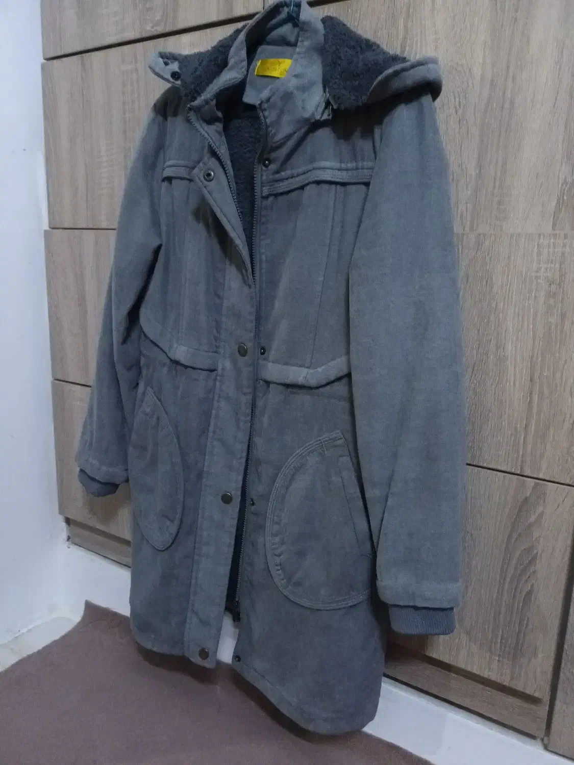 کاپشن|لباس|محمدشهر, محمدشهر|دیوار