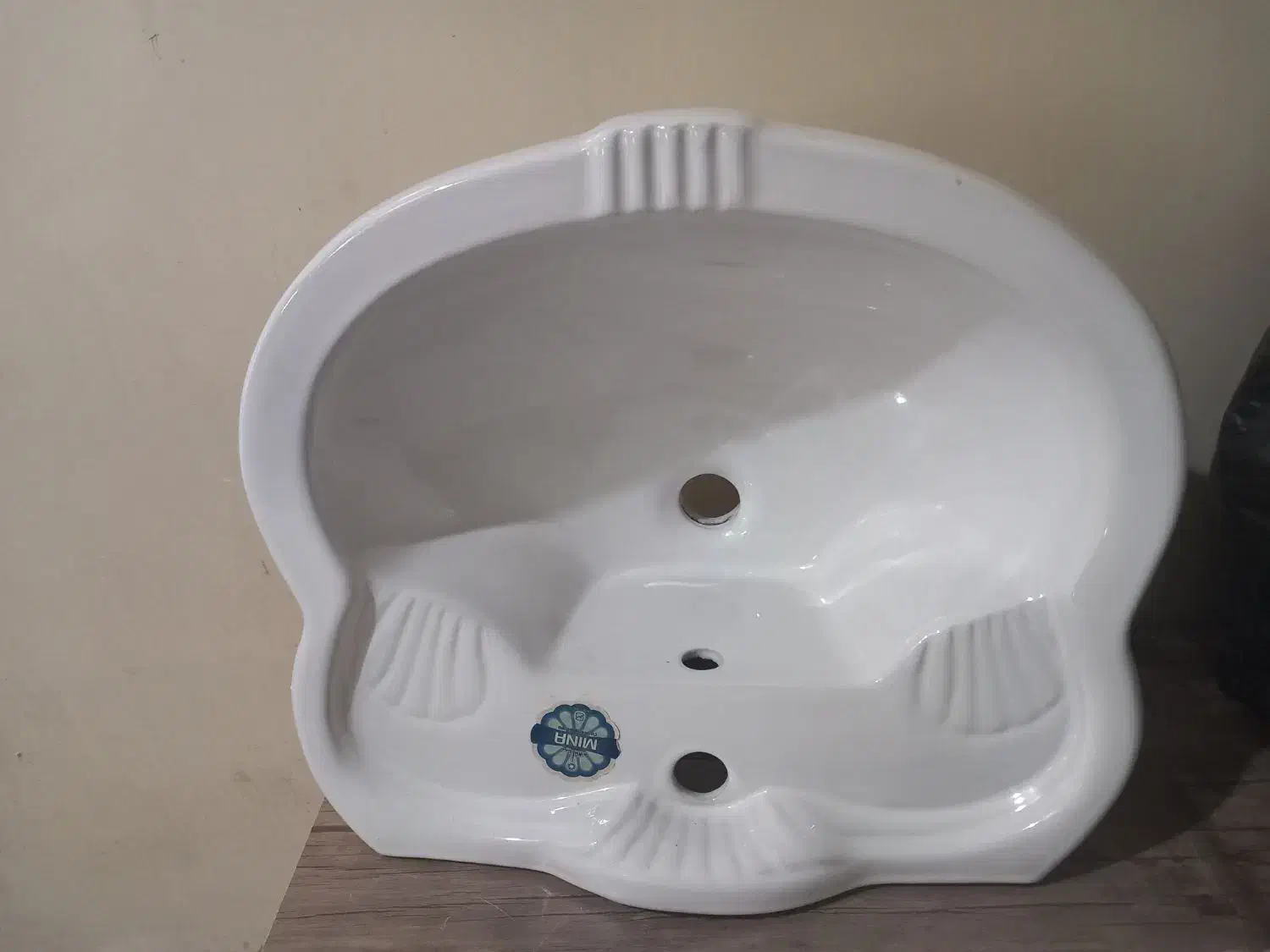 روشویی پایه دار سفید|لوازم سرویس بهداشتی|شوشتر, |دیوار