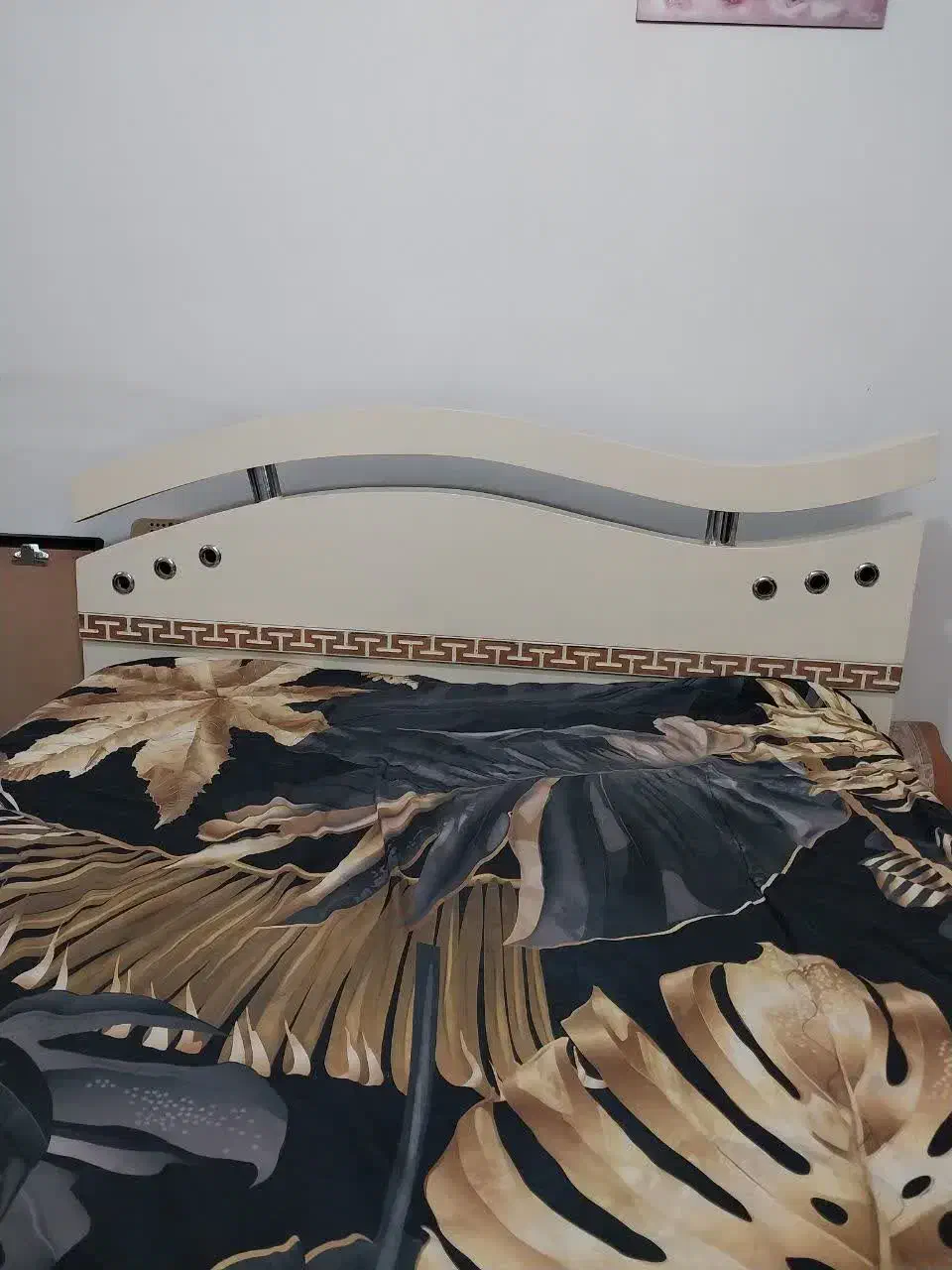 تخت خواب|تخت و سرویس خواب|ابریشم, |دیوار