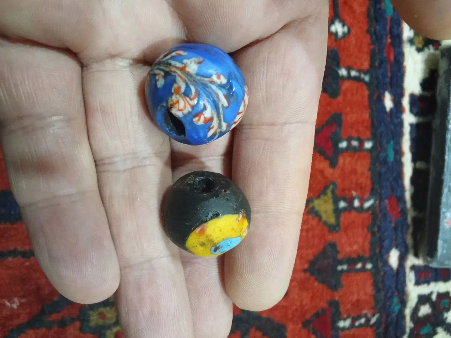 دو عدد مهره مینایی|کلکسیون اشیاء عتیقه|اهر, |دیوار