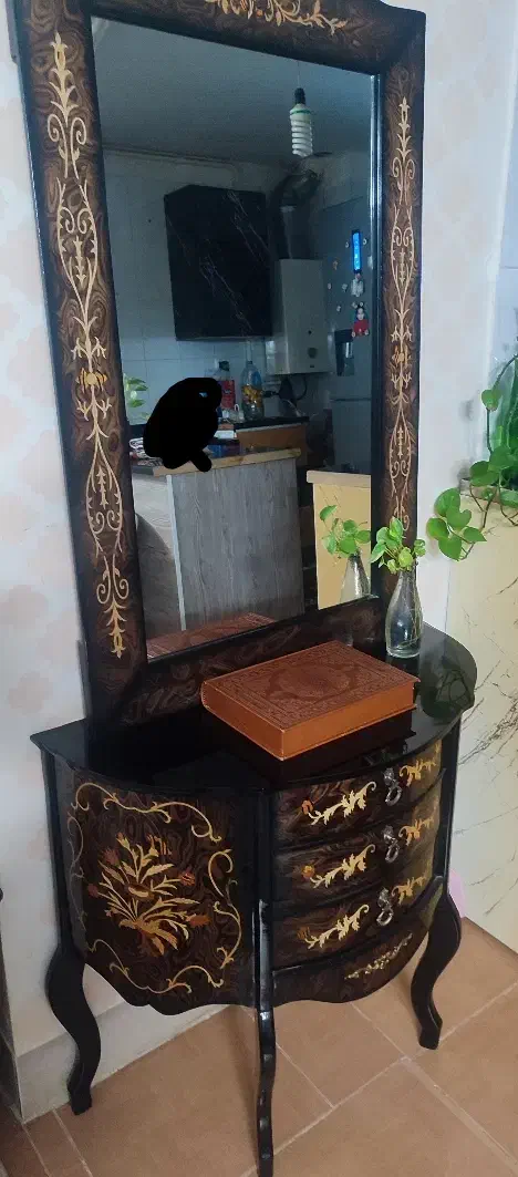 به دلیل کمبود جا فروخته میشود|بوفه، ویترین، کنسول|بیرجند, |دیوار